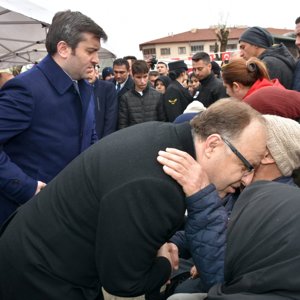 İdlib Şehidi Süleyman Şahin Dualar ve Gözyaşlarıyla Toprağa Verildi - fotoğraf 1