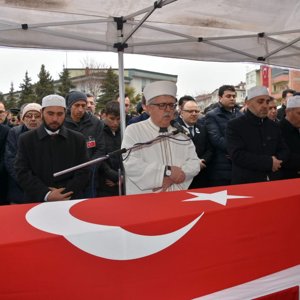 İdlib Şehidi Süleyman Şahin Dualar ve Gözyaşlarıyla Toprağa Verildi - fotoğraf 7