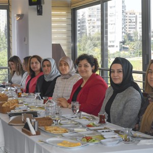 Hanımefendi Beyhan Demirtaş, Kadınlar Günü Etkinliğimizde Konukevimizde Kalan Kadınlarla Bir Araya Geldi - fotoğraf 2