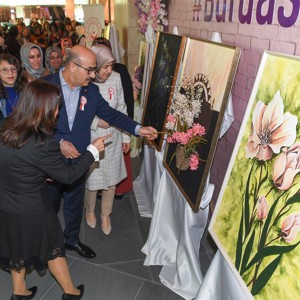 Valimiz Mahmut Demirtaş Resim ve El Sanatları Sergimizin Açılışını Gerçekleştirdi - fotoğraf 2