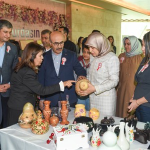 Valimiz Mahmut Demirtaş Resim ve El Sanatları Sergimizin Açılışını Gerçekleştirdi - fotoğraf 3