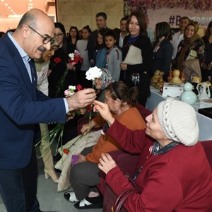 Valimiz Mahmut Demirtaş Resim ve El Sanatları Sergimizin Açılışını Gerçekleştirdi - fotoğraf 4