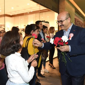 Valimiz Mahmut Demirtaş Resim ve El Sanatları Sergimizin Açılışını Gerçekleştirdi - fotoğraf 10
