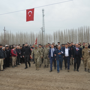 İdlib Şehidimiz Piyade Uzman Çavuş Fatih Kara Koçkıran Köyünde Düzenlenen Cenaze Töreniyle Son Yolculuğuna Uğurlandı - fotoğraf 6