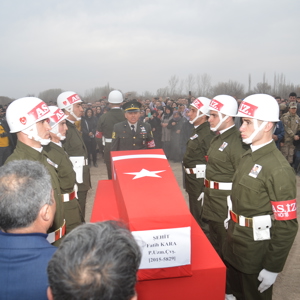 İdlib Şehidimiz Piyade Uzman Çavuş Fatih Kara Koçkıran Köyünde Düzenlenen Cenaze Töreniyle Son Yolculuğuna Uğurlandı - fotoğraf 1