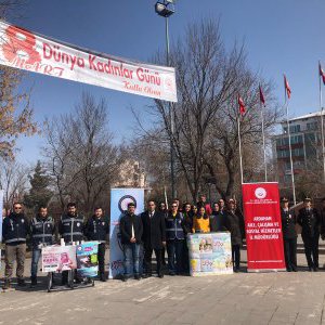 8 Mart Dünya Kadınlar Günü Kutlandı - fotoğraf 1