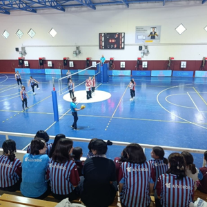 Kız Voleybol Takımları Arasında Oynanan Karşılaşma, Fatih Çocuk Evleri Sitesinde Kalan Çocuklarımızla Birlikte İzlendi. - fotoğraf 1