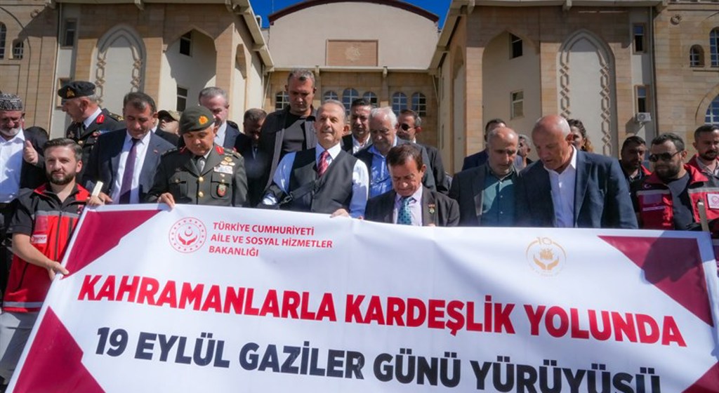 Hakkâri'de 19 Eylül Gaziler Günü: Kahramanlar İçin Yürüdüler, Aynı Sofrayı Paylaştılar