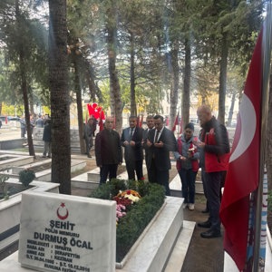 29 Ekim Cumhuriyet Bayramı kapsamında, İl Müdürümüz Sayın Selim KÖSE Isparta Garnizon Şehitliği’ni ziyaret etti.  - fotoğraf 1