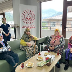 1 Ekim Dünya Yaşlılar Günü dolayısıyla Huzurevlerimizde anlamlı bir program gerçekleştirildi. - fotoğraf 7