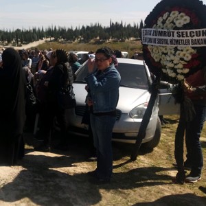 Kadının Statüsü Genel Müdürlüğü’nde Görevli Sosyal Hizmetler Uzmanı Mehmet Erdoğan, Memleketi Adana’da Son Yolculuğuna Dualarla Uğurlandı - fotoğraf 4