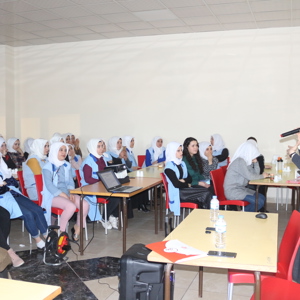 8 Mart Dünya Emekçi Kadınlar Günü nedeniyle düzenlenen etkinlikler kapsamında, emekçi kadınlarımız bir süreliğine makinalarının başından kalkıp üretimin bir parçası olmaktan uzaklaşarak moral ve motivasyon buldu - fotoğraf 1