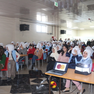 8 Mart Dünya Emekçi Kadınlar Günü nedeniyle düzenlenen etkinlikler kapsamında, emekçi kadınlarımız bir süreliğine makinalarının başından kalkıp üretimin bir parçası olmaktan uzaklaşarak moral ve motivasyon buldu - fotoğraf 2
