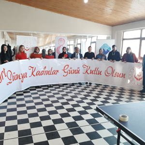 8 Mart Dünya Emekçi Kadınlar Günü nedeniyle düzenlenen etkinlikler kapsamında, “Geleneksel 2. Kurumlar Arası Kadınlar Masa Tenisi Turnuvası” gerçekleştirildi. - fotoğraf 1