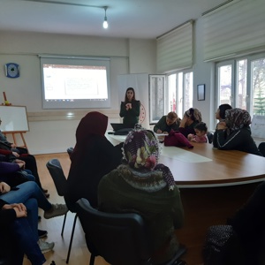 Kozan Sosyal Hizmet Merkezi Müdürlüğümüzde “Ebeveyn Tutumları” Anlatıldı - fotoğraf 1