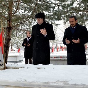 Erzurum'da şehitler dualarla anıldı - fotoğraf 1