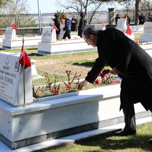 Şehitleri Anma Günü ve Çanakkale Zaferi’nin 105. Yılı Gururla Kutlandı - fotoğraf 13