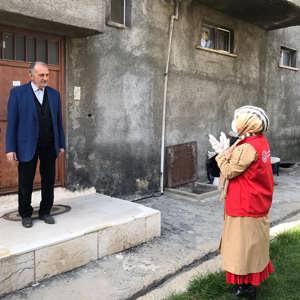 Vefa Sosyal Destek Gruplarımız maaşlarını çekemeyen vatandaşlarımızın maaşlarını çekerek kendilerine ulaştırma gayretiyle sahada - fotoğraf 1