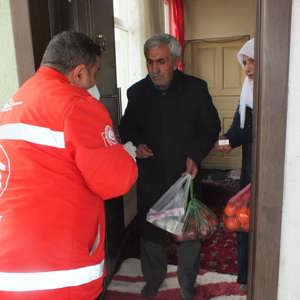 Vefa Sosyal Destek Gruplarımız maaşlarını çekemeyen vatandaşlarımızın maaşlarını çekerek kendilerine ulaştırma gayretiyle sahada - fotoğraf 4