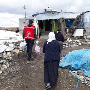 Vefa Sosyal Destek Gruplarımız evlerinden çıkamayan vatandaşlarımızın gıda ilaç maaş ve alışveriş ihtiyaçlarını karşılamaya devam ediyor - fotoğraf 5