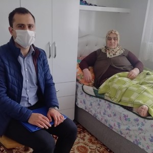 Geçirdiği Kaza Sonucunda Bacakları Şişen Sennaz ÇELİK’e Ziyaret Gerçekleştirildi - fotoğraf 1
