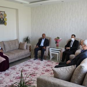 Bakan Selçuk, Şehit Annelerimizin ve Huzurevindeki Büyüklerimizin Anneler Gününü Kutladı - fotoğraf 7