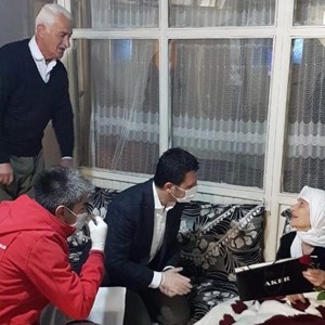 Bakan Selçuk, Şehit Annelerimizin ve Huzurevindeki Büyüklerimizin Anneler Gününü Kutladı - fotoğraf 6
