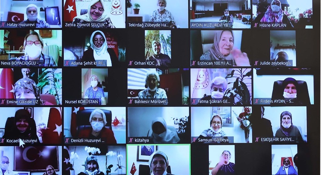 Bakan Selçuk, Şehit Annelerimizin ve Huzurevindeki Büyüklerimizin Anneler Gününü Kutladı