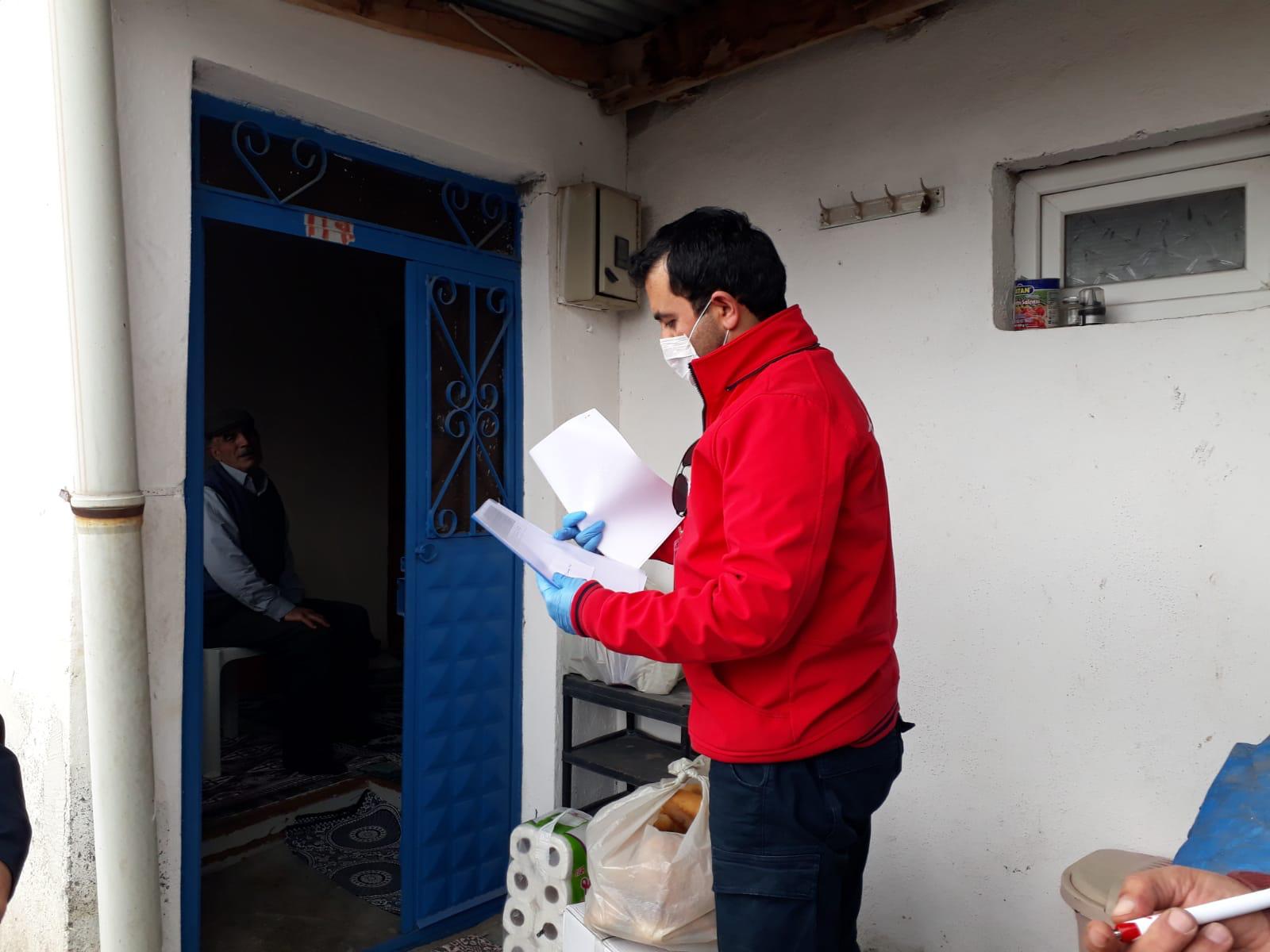 Vefa Sosyal Destek Gruplarımız ihtiyaç sahiplerinin,65 yaş üstü yaşlılarımızın ve kronik hastaların ihtiyaçlarını karşılamaya devam ediyor