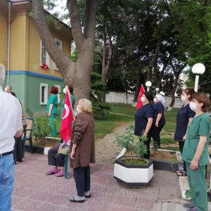 19 Mayıs Atatürk’ü Anma, Gençlik ve Spor Bayramı’nın 101. Yıldönümünde saat 19.19’da, Kırklareli Huzurevi sakinlerimiz ve personelimiz Milli Mücadelenin ilk günkü ruhuyla İstiklal Marşımızı okudu - fotoğraf 2