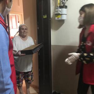 Valimiz Sn. Osman BİLGİN ve Eşi İlknur BİLGİN Hanımefendinin, pandemi sürecinde tedbirler kapsamında ziyaret edemediği Şehit ve Gazi ailelerimize VSDG görevlilerince hediyeleri ve selamları ulaştırıldı. - fotoğraf 3