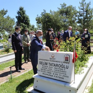 Valimiz Dr. Ömer Toraman ve İl Müdürümüz Ömer Turan Şehit Ailelerimizi Yalnız Bırakmadı - fotoğraf 9