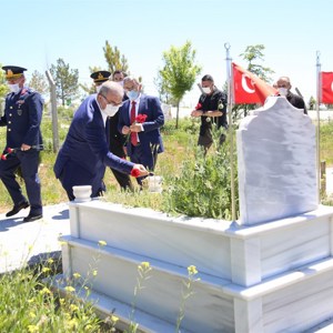 Valimiz Dr. Ömer Toraman ve İl Müdürümüz Ömer Turan Şehit Ailelerimizi Yalnız Bırakmadı - fotoğraf 18