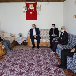 Valimiz Dr. Ömer Toraman ve İl Müdürümüz Ömer Turan Şehit Ailelerimizi Yalnız Bırakmadı - fotoğraf 20