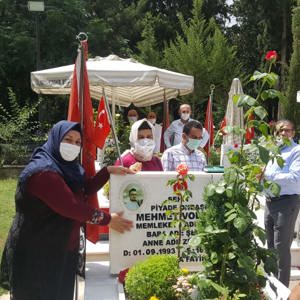 Arefe Gününde ve Bayramda, Şehit Yakınlarımızla Birlikte Şehitlikler Ziyaret Edildi - fotoğraf 4
