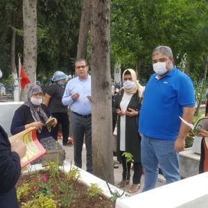 Arefe Gününde ve Bayramda, Şehit Yakınlarımızla Birlikte Şehitlikler Ziyaret Edildi - fotoğraf 12