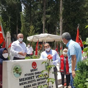 Arefe Gününde ve Bayramda, Şehit Yakınlarımızla Birlikte Şehitlikler Ziyaret Edildi - fotoğraf 6