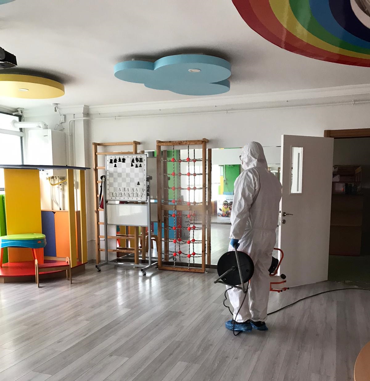 1 Haziran’da Yeniden Faaliyete Geçecek Olan Kreş ve Gündüz Bakımevlerimizde Yeni Döneme Hazırlık Kapsamında Dezenfeksiyon İşlemleri Devam Ediyor.