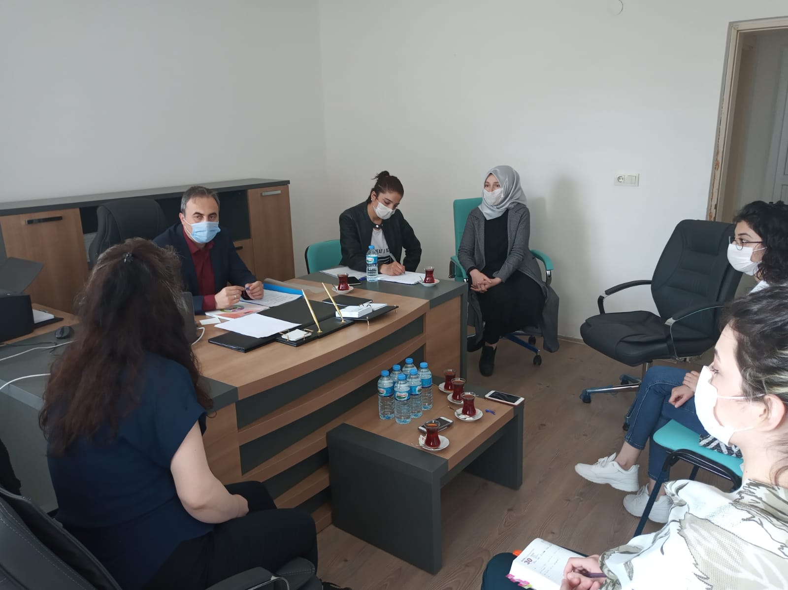 Şube Müdür Vekili Yaşar YOLDAŞ başkanlığında meslek elemanlarının katılımıyla Kırklareli Şiddet Önleme ve İzleme Merkezinin çalışma standardizasyonu ve işleyişi hakkında değerlendirme toplantısı gerçekleştirildi. 