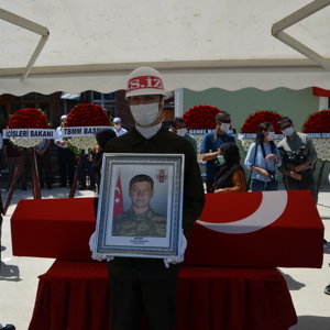 Şehit Sözleşmeli Er İsmail ANAYURT Son Yolculuğuna Uğurlandı - fotoğraf 2