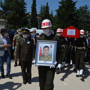 Şehit Sözleşmeli Er İsmail ANAYURT Son Yolculuğuna Uğurlandı - fotoğraf 1