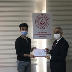 Koronavirüs Pandemisi İle Mücadele Kapsamında Valiliğimiz Bünyesinde Oluşturulan Vefa Sosyal Destek Grubunda Görevli Personelimize Başarı Belgesi Verildi. - fotoğraf 5