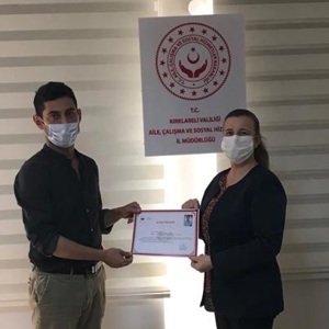 Koronavirüs Pandemisi İle Mücadele Kapsamında Valiliğimiz Bünyesinde Oluşturulan Vefa Sosyal Destek Grubunda Görevli Personelimize Başarı Belgesi Verildi. - fotoğraf 10