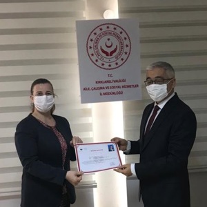 Koronavirüs Pandemisi İle Mücadele Kapsamında Valiliğimiz Bünyesinde Oluşturulan Vefa Sosyal Destek Grubunda Görevli Personelimize Başarı Belgesi Verildi. - fotoğraf 13