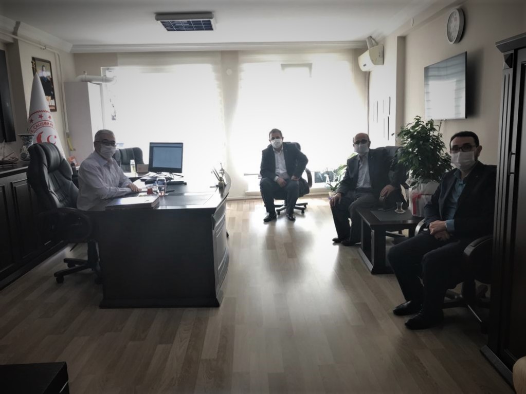 İlim Yayma Cemiyeti Kırklareli Şubesi Başkanı Necmi ŞİMŞEK ve beraberindeki heyet, İl Müdürü Faruk UYSAL’a bir süre önce göreve başlaması vesilesiyle hayırlı olsun ziyaretinde bulundu.