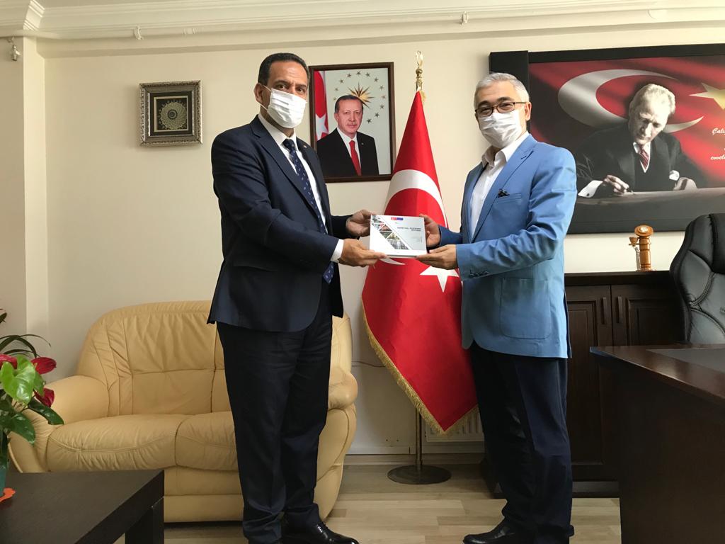 Kırklareli Roman Dernekleri Federasyon Başkanı Metin AYGUR, İl Müdürü Faruk UYSAL’a bir süre önce göreve başlaması vesilesiyle hayırlı olsun ziyaretinde bulundu.