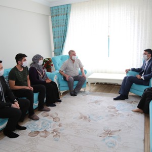 Valimiz Ali Çelik Babalar Günü’nde  Şehit Babalarını Yalnız Bırakmadı  - fotoğraf 1
