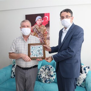 Valimiz Ali Çelik Babalar Günü’nde  Şehit Babalarını Yalnız Bırakmadı  - fotoğraf 2