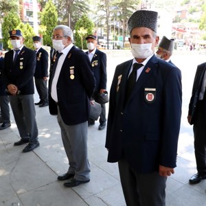 67 Gaziye Tören Kıyafeti Hediye Edildi - fotoğraf 1