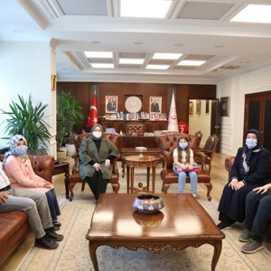 Bakan Selçuk Görme Engelli Hafız Ravzanur ile Ailesini Ağırladı - fotoğraf 1